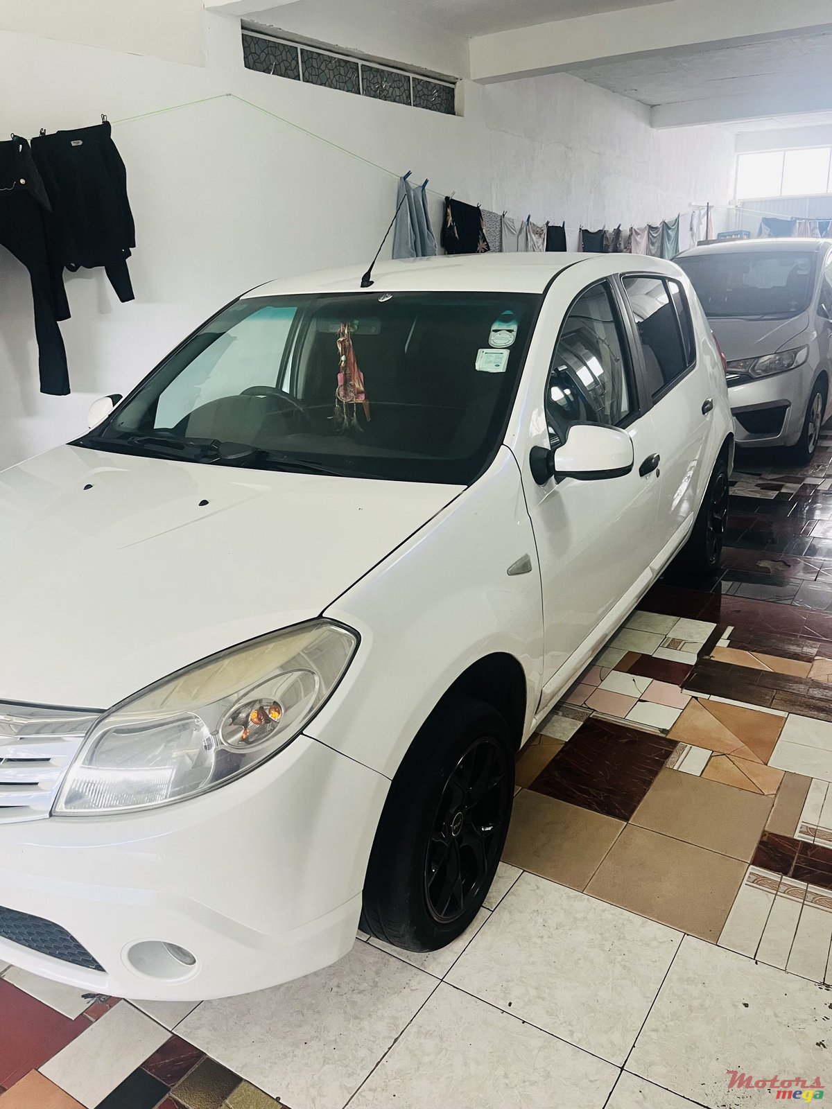 2009' Renault Sandero photo #2