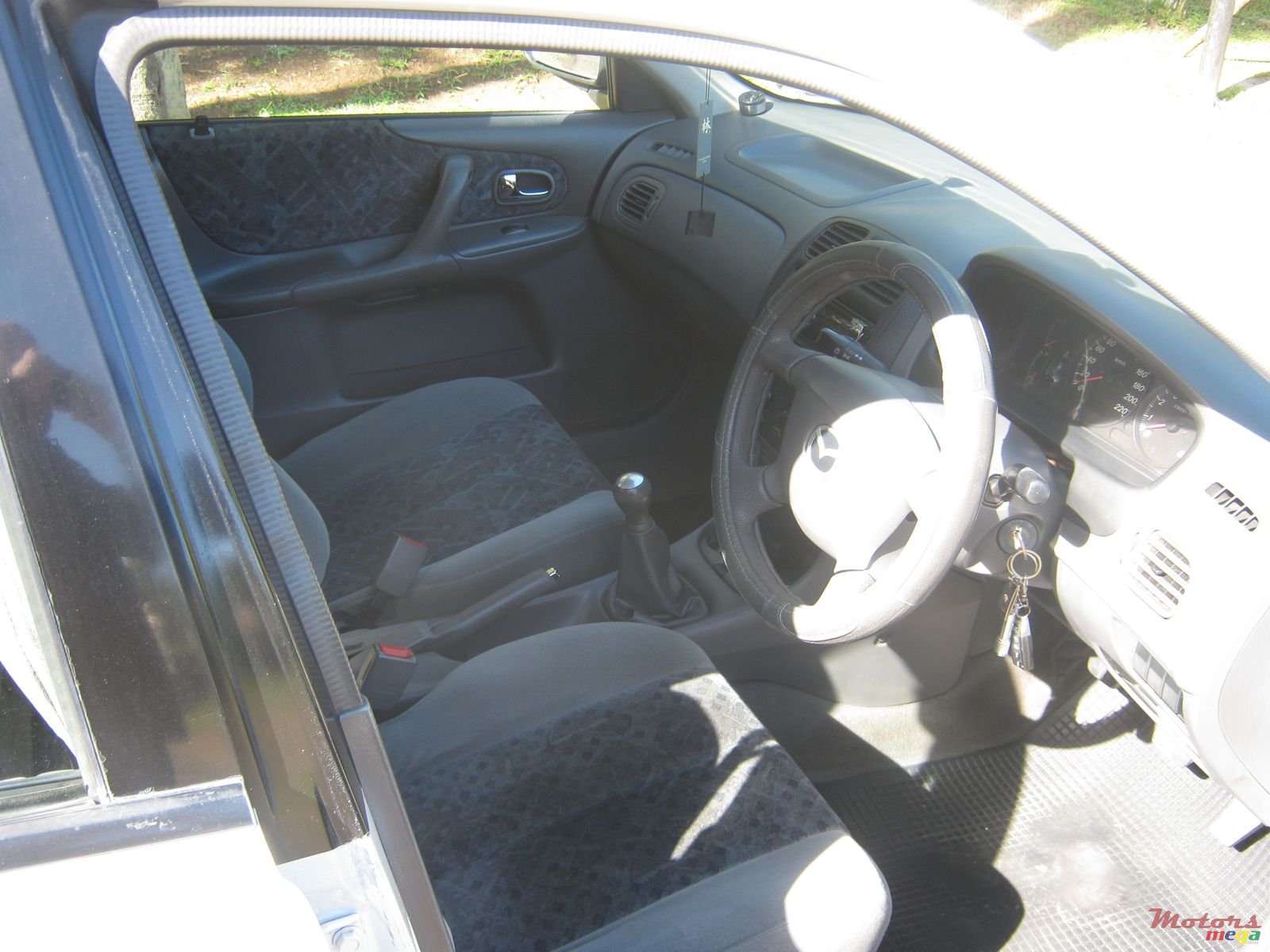 2001' Mazda 323 photo #6