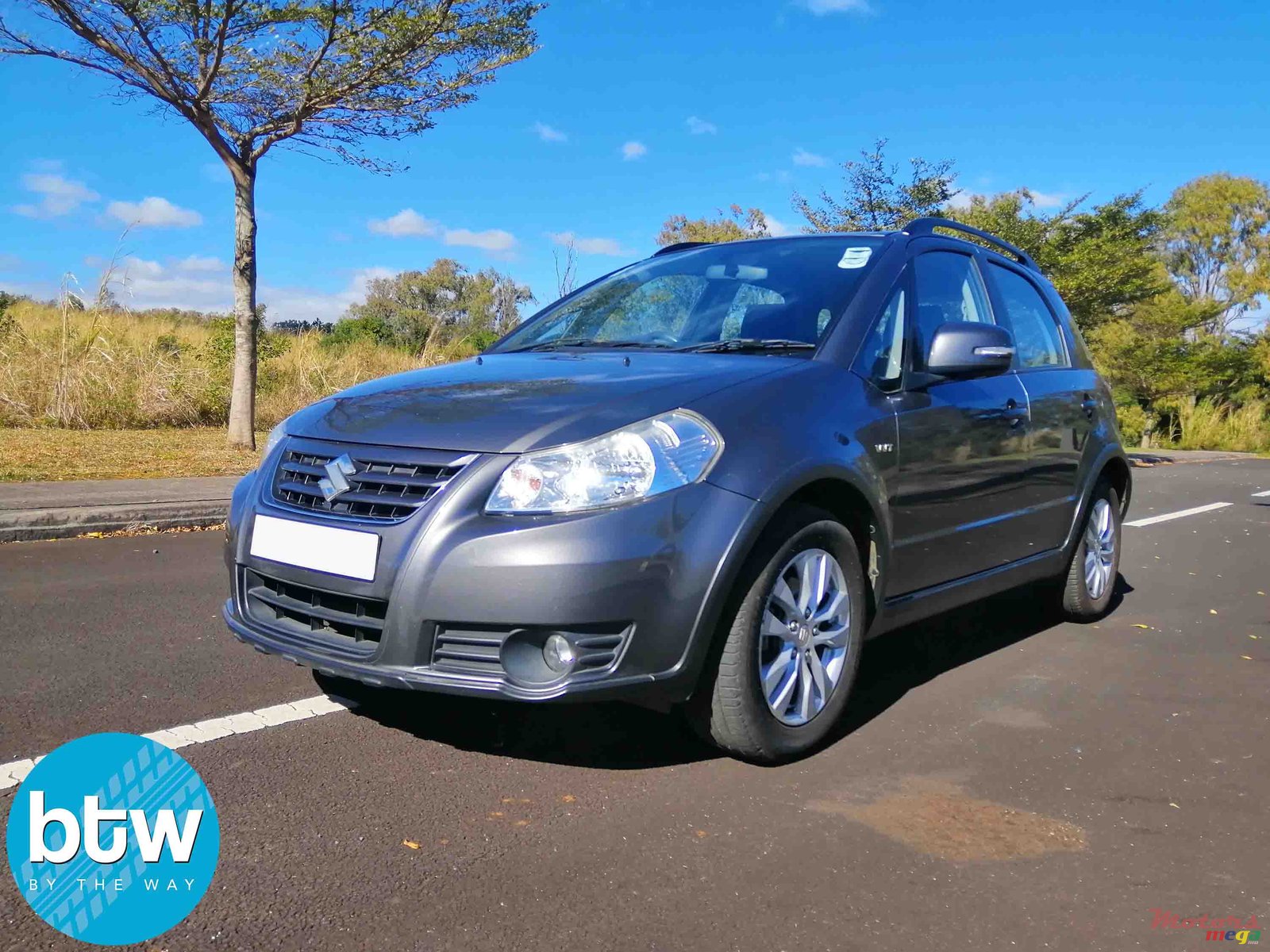 2014' Suzuki SX4 VVT photo #2