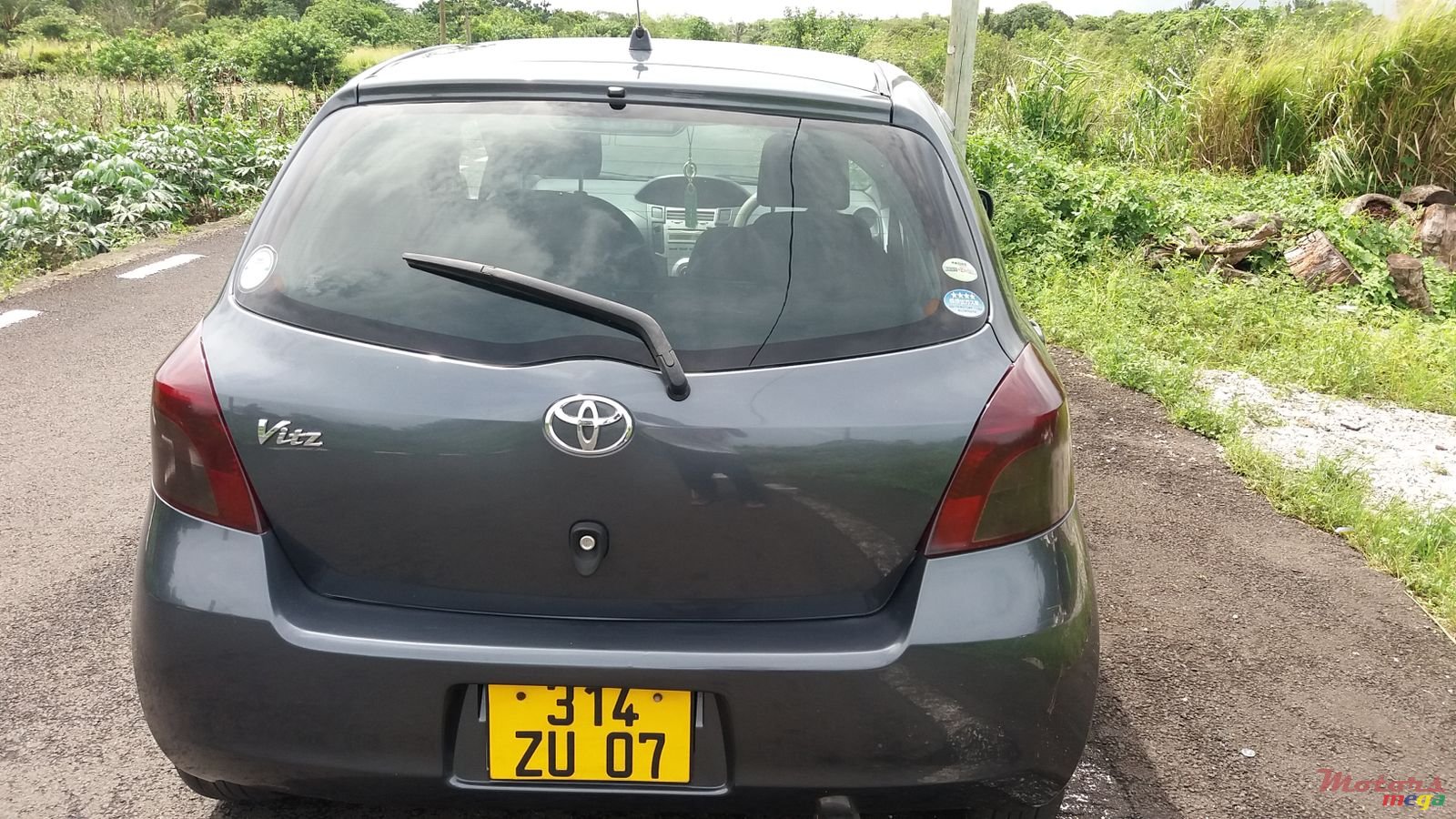 2007' Toyota Vitz photo #1