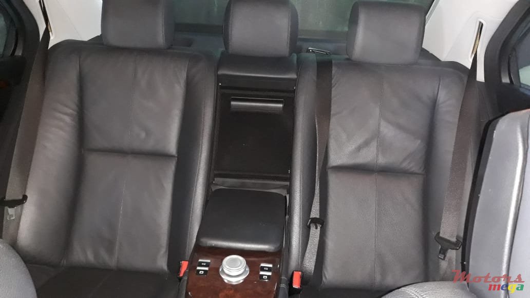 2009' Mercedes-Benz S 320 photo #5