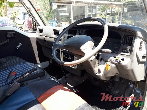 2001' Nissan Urvan Goods Vehicle photo #5