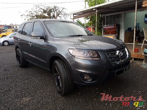 2010' Hyundai Santa Fe photo #2