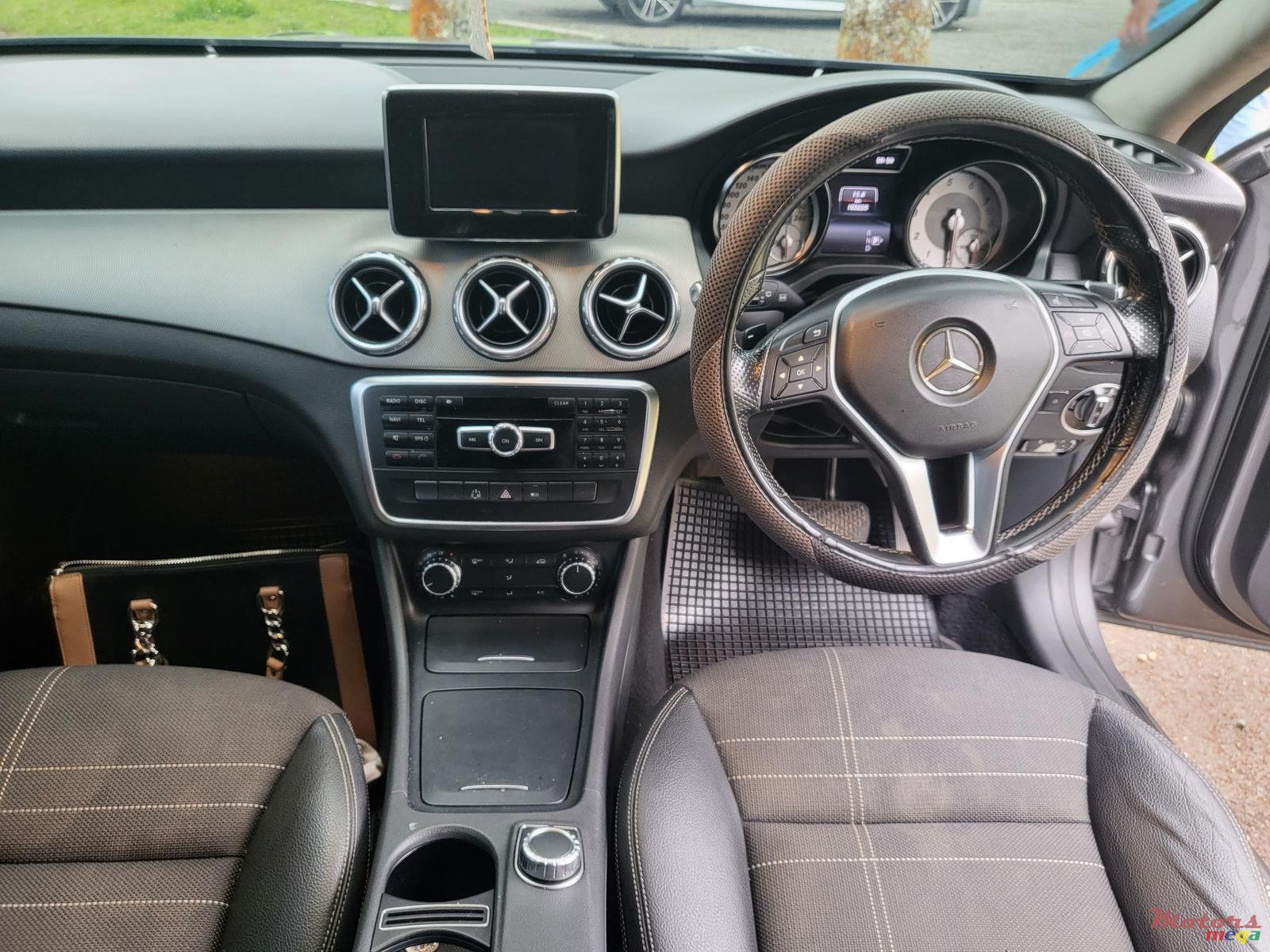 2015' Mercedes-Benz GLA-Class photo #3