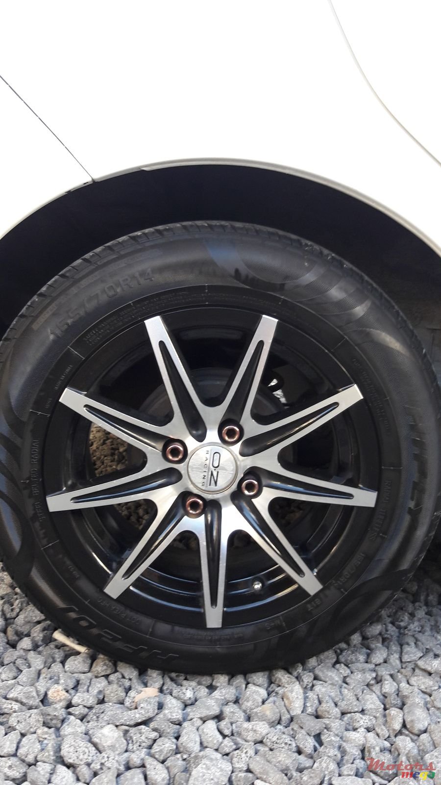 2012' Toyota Vitz photo #6