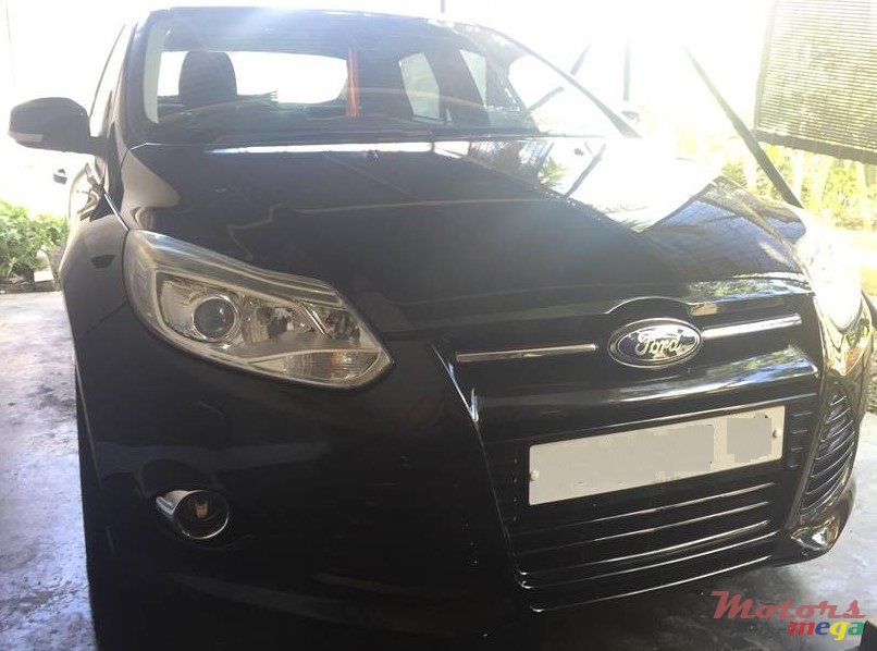 2012' Ford Focus Sedan photo #1