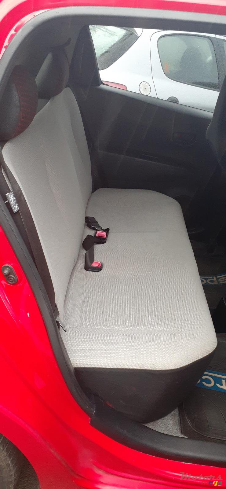 2011' Toyota Vitz photo #6