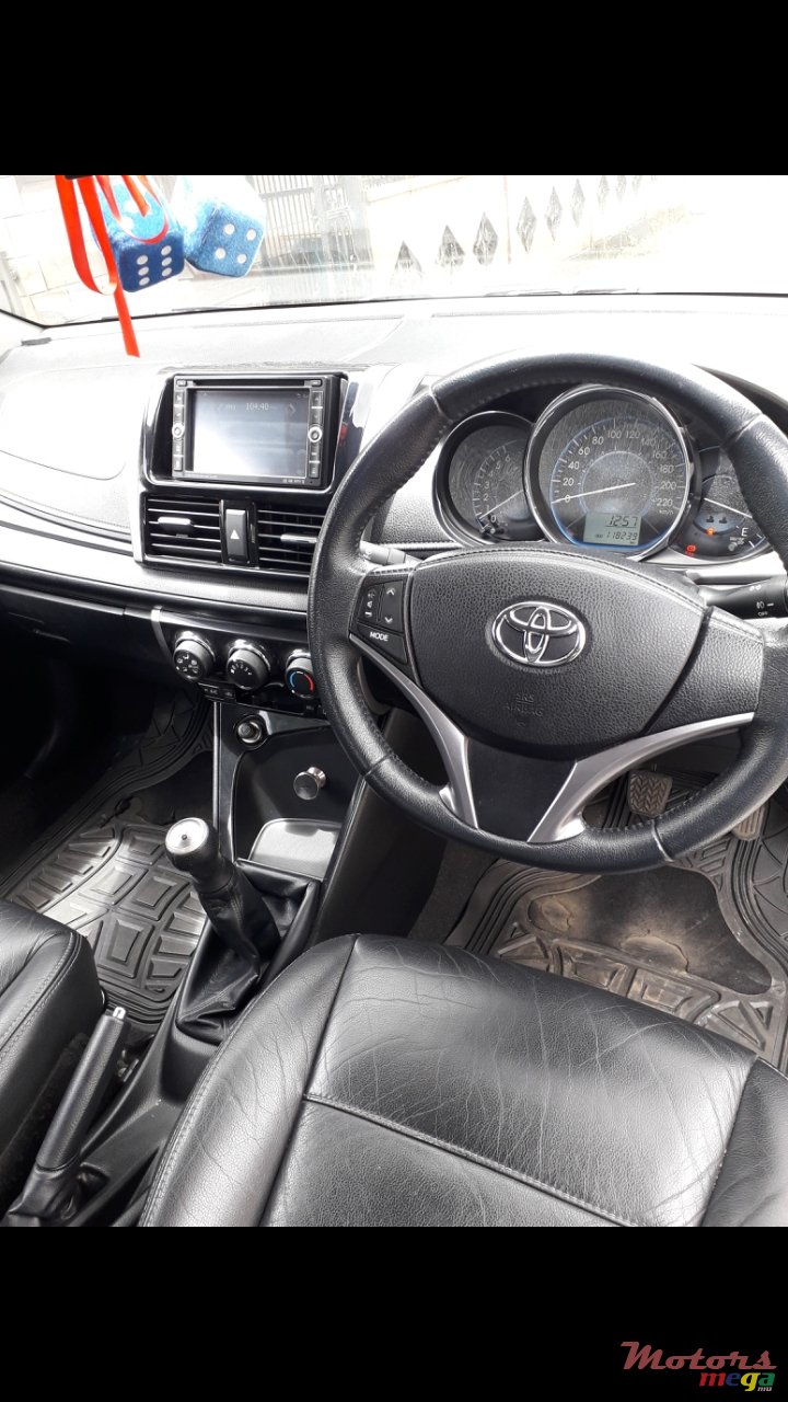 2015' Toyota Yaris photo #5