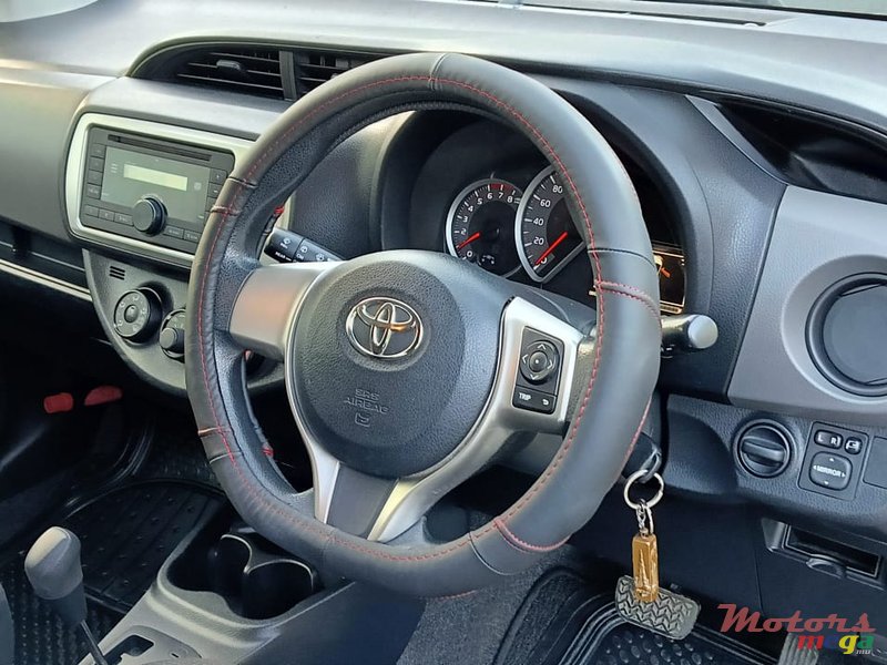 2014' Toyota Vitz photo #4