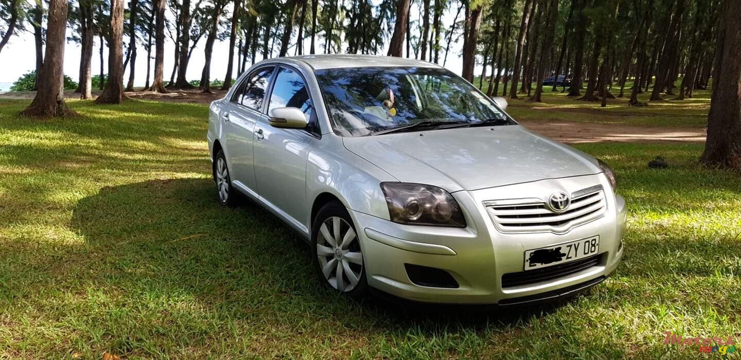 2008' Toyota Avensis photo #1