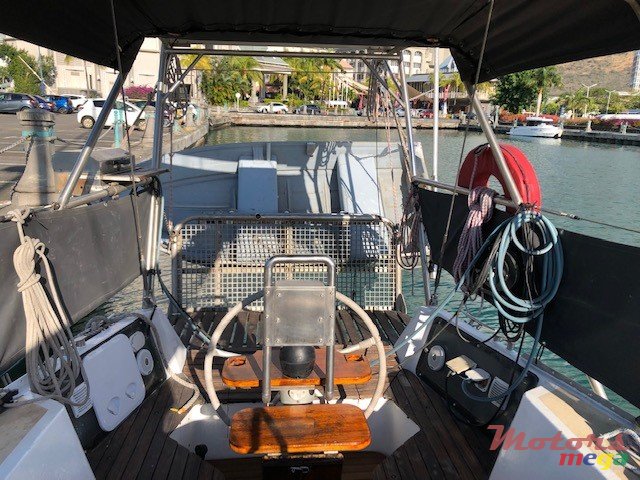 1984' Cruisers Yachts photo #4