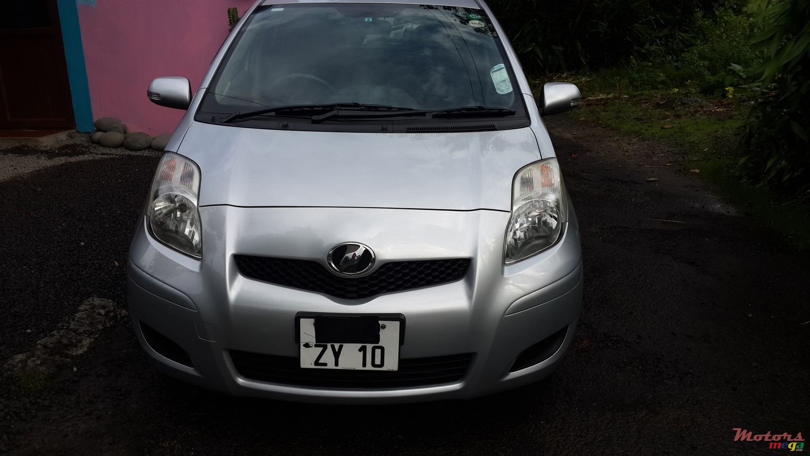 2010' Toyota Vitz Zy 10 photo #1