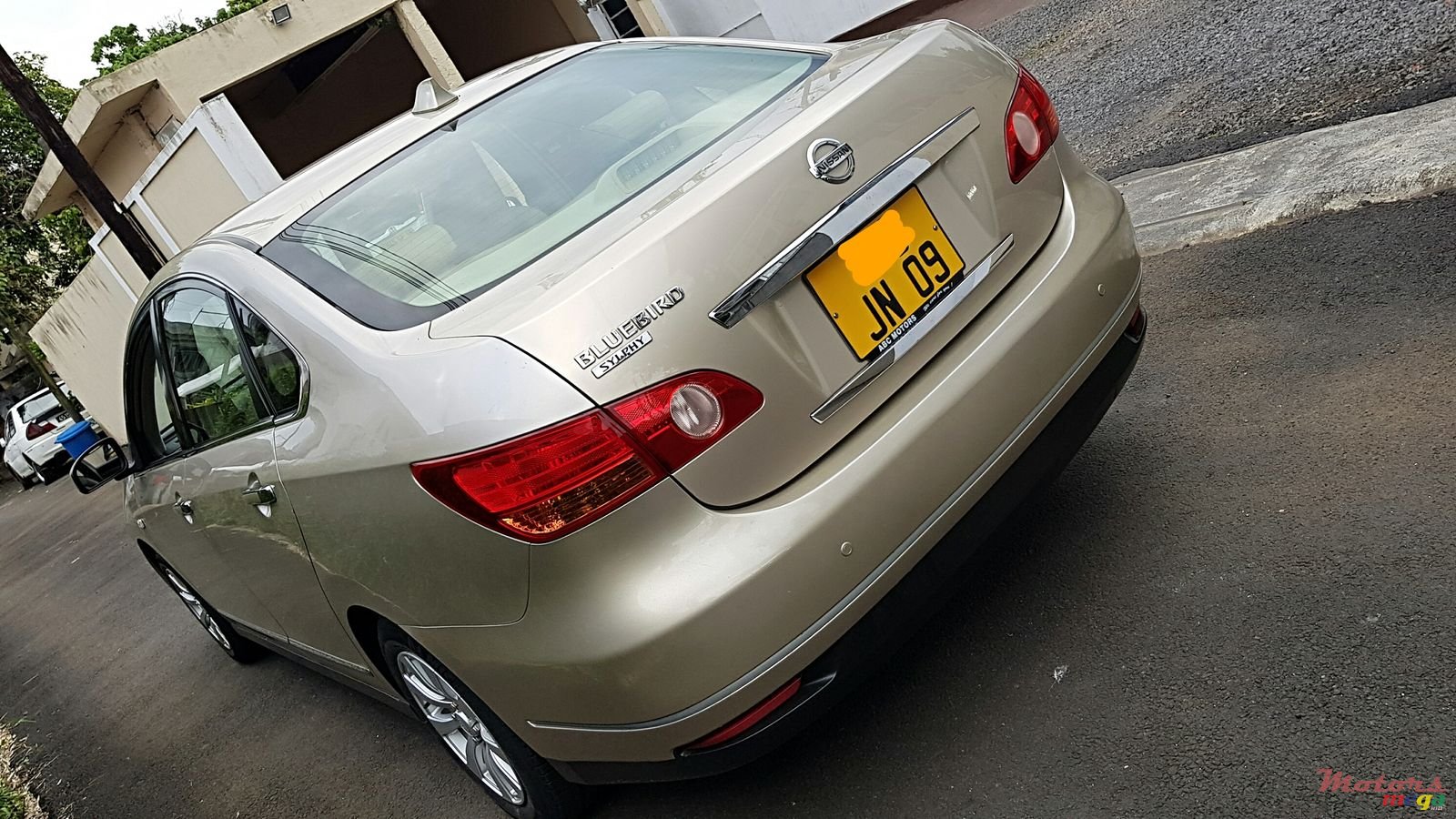 2009' Nissan 1498 cc Automatic photo #4