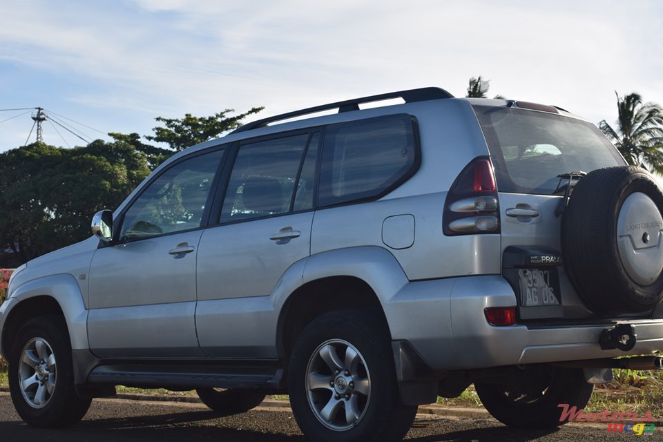 2006' Toyota Land Cruiser Prado photo #2