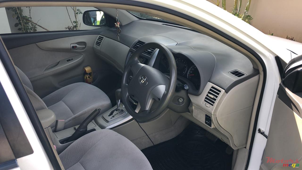 2011' Toyota Axio photo #2