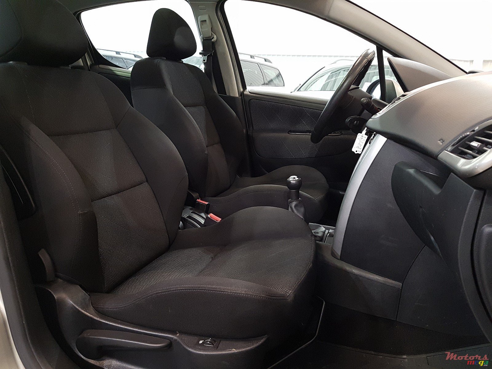 2008' Peugeot 207 Premium HDI photo #6