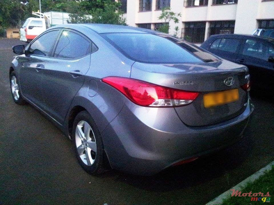 2012' Hyundai Elantra photo #3