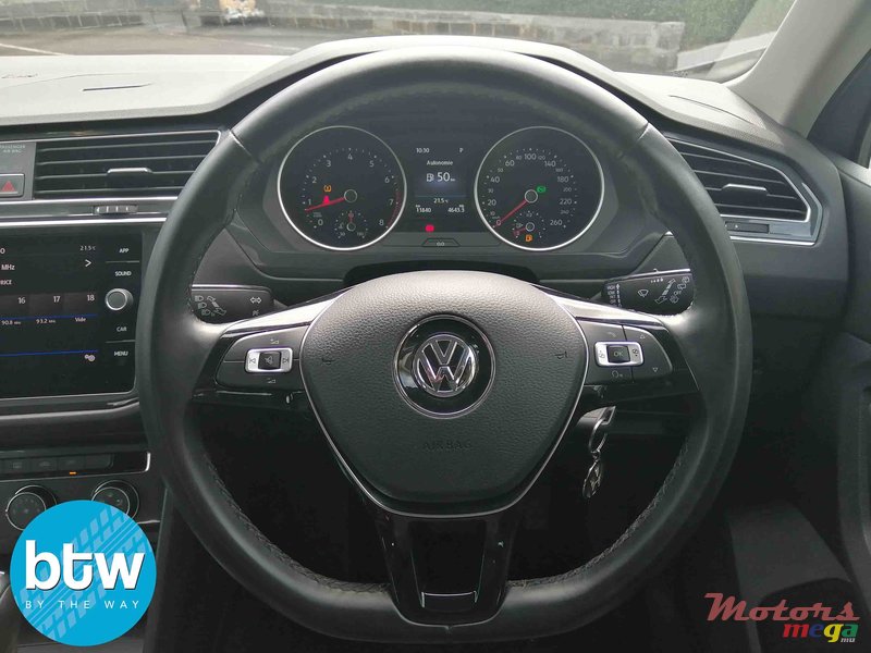 2018' Volkswagen Tiguan photo #7