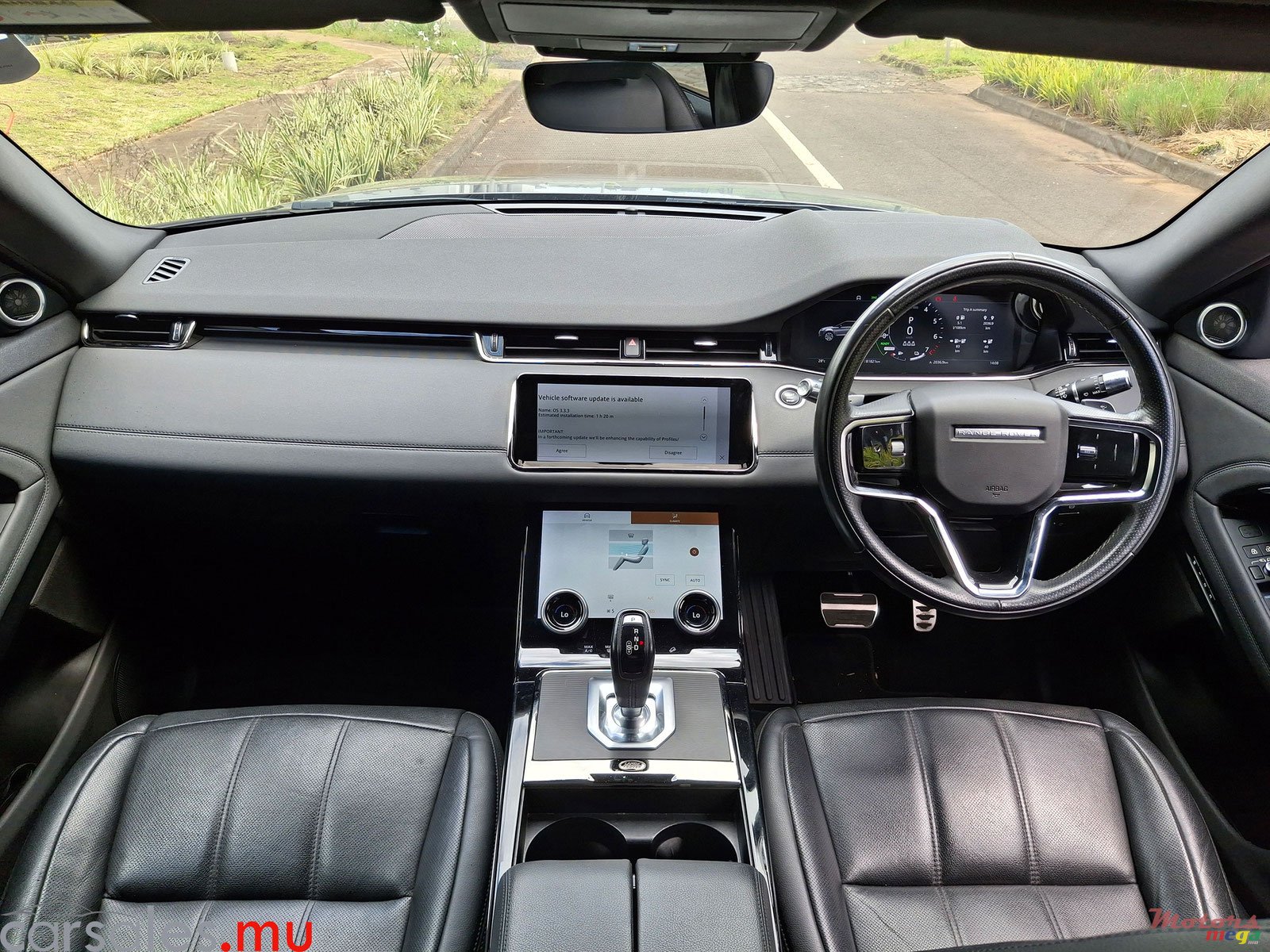 2021' Land Rover Range Rover Evoque P300e R Dynamic photo #6