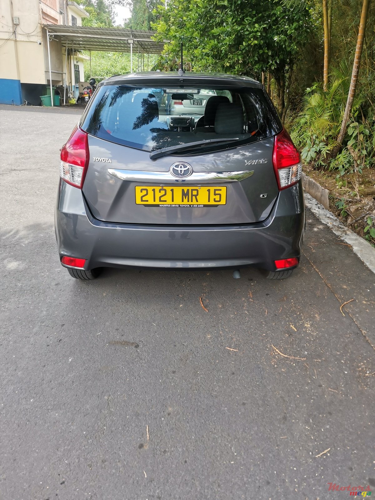 2015' Toyota Yaris Grade G photo #2