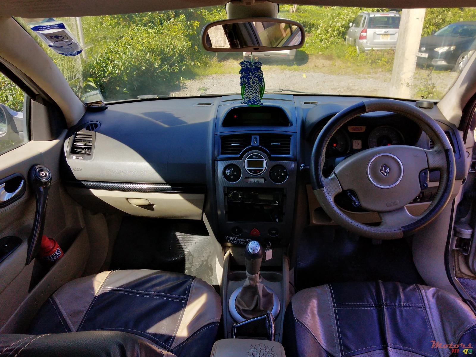 2007' Renault Megane photo #3