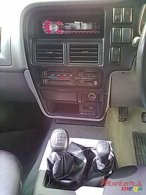 1999' Isuzu KB 4X4 2.8 TURBO photo #2