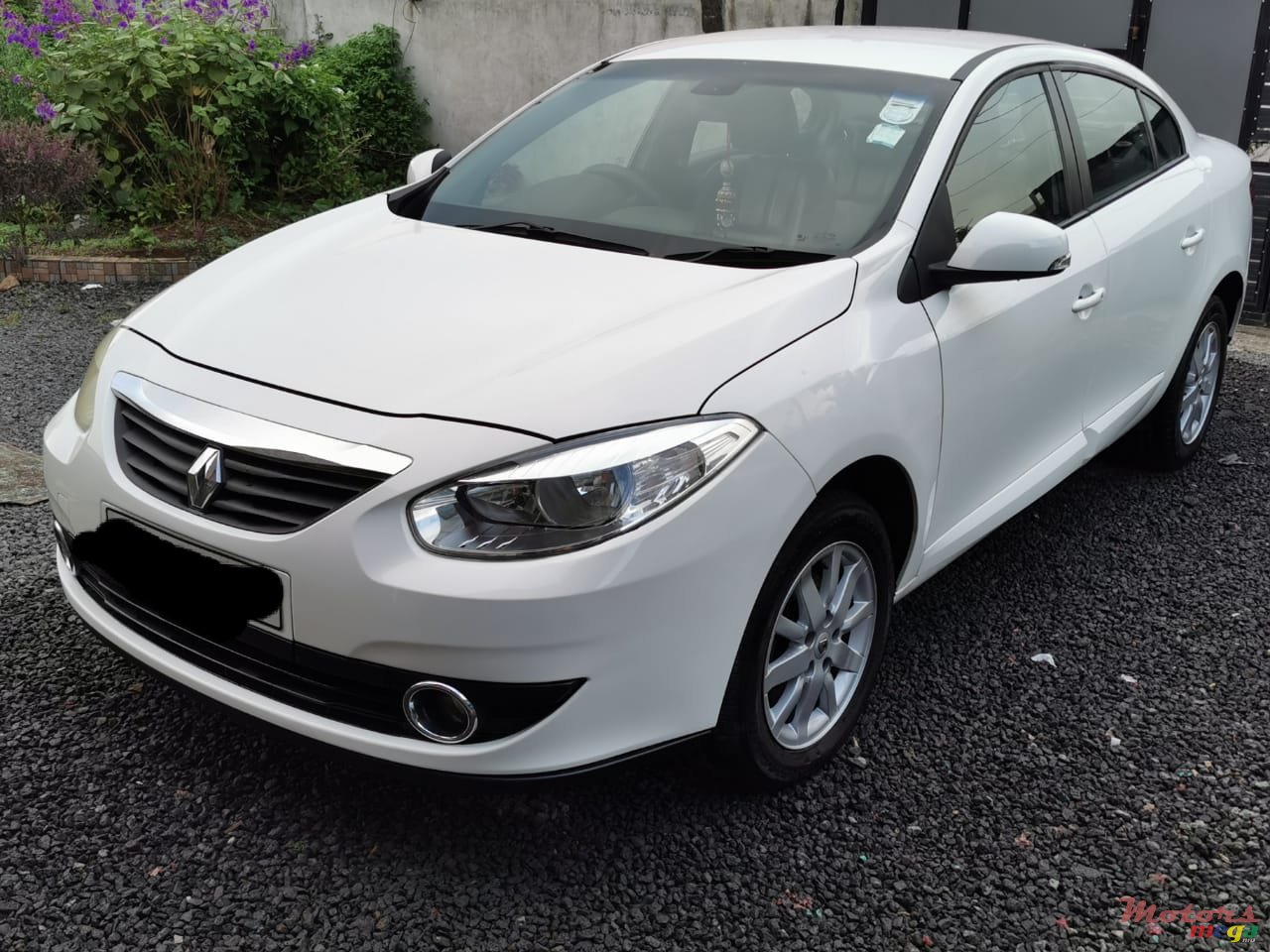 2011' Renault Fluence photo #1