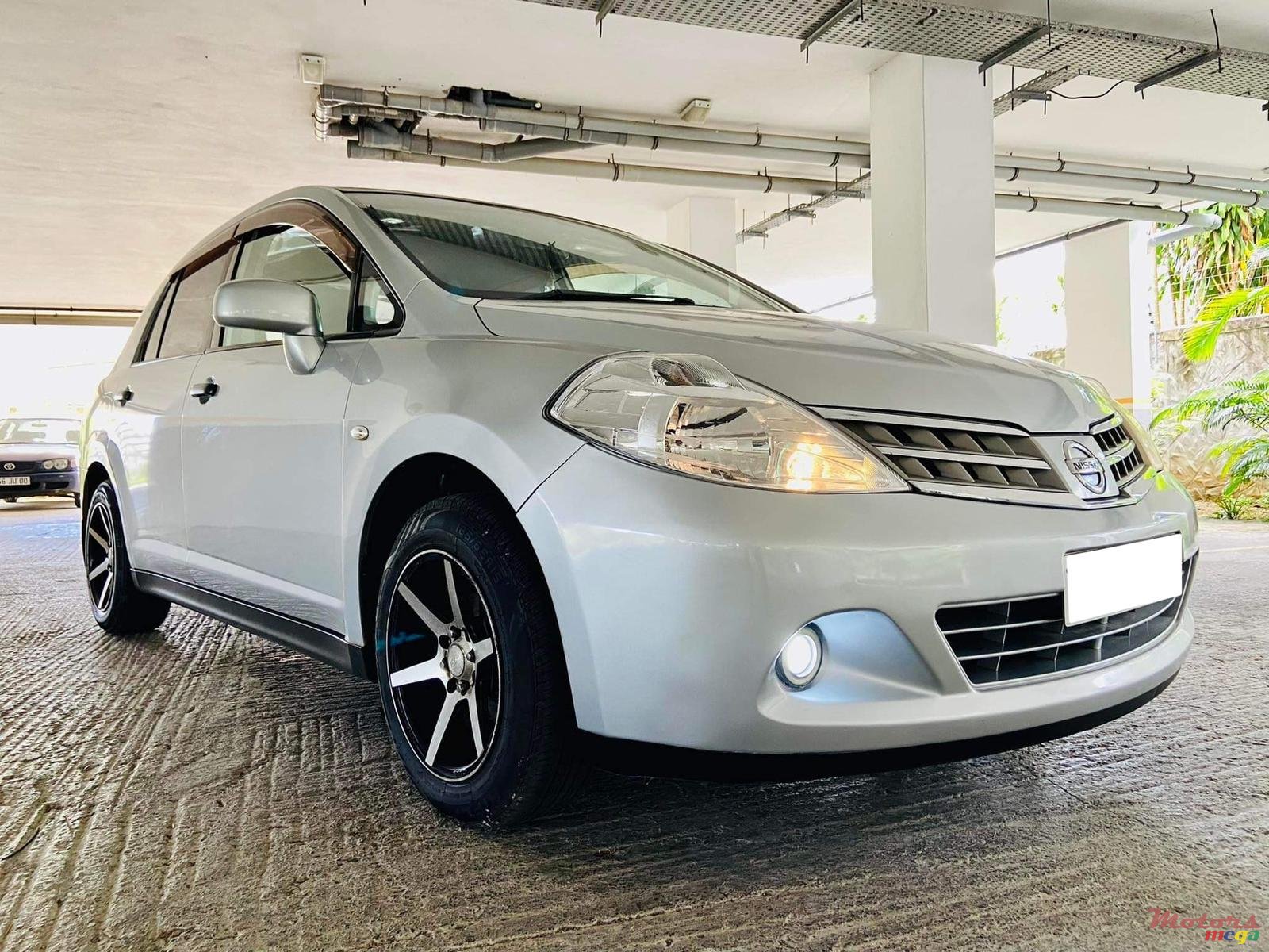 2008' Nissan Tiida photo #1