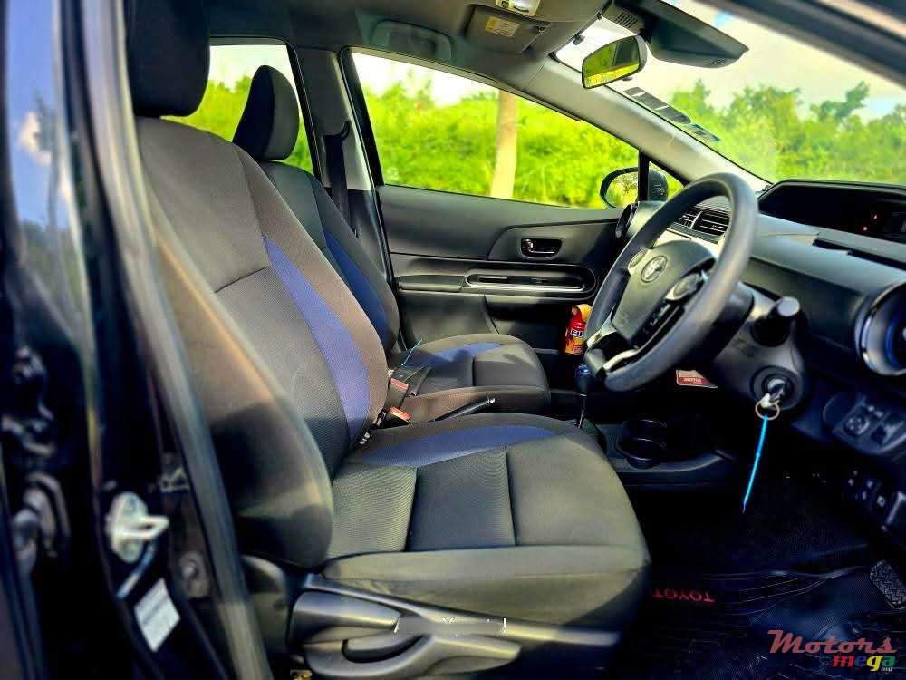 2017' Toyota Aqua photo #6