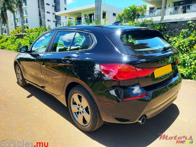 2020' BMW 118 i Lounge Edition photo #2