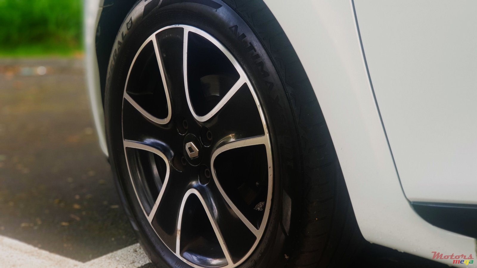 2015' Renault Clio Expression photo #3