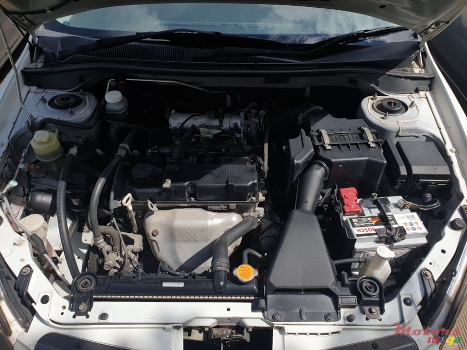 2012' Mitsubishi Lancer photo #7