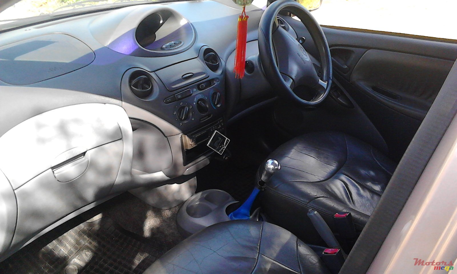 1999' Toyota Vitz photo #5