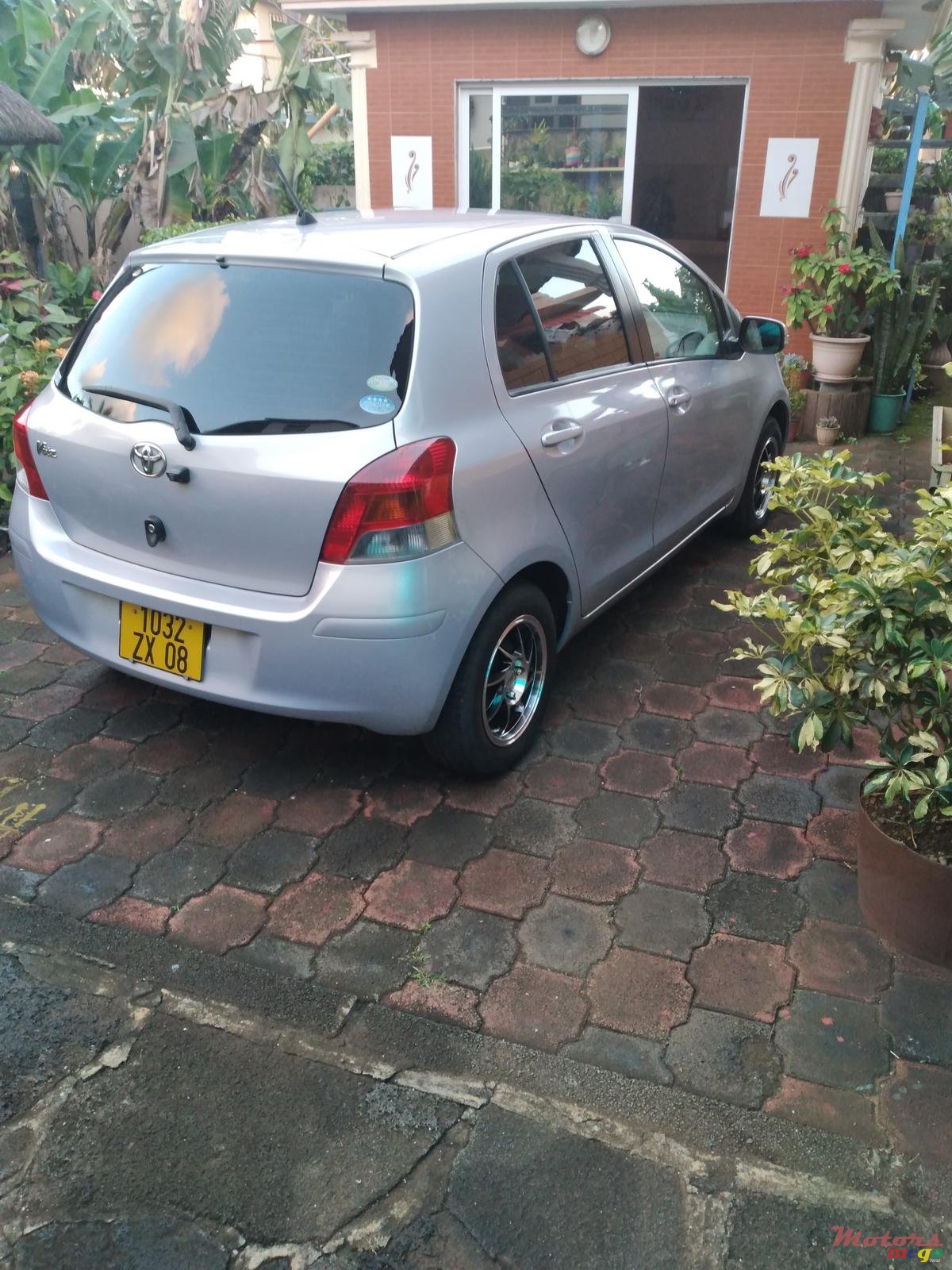 2008' Toyota Vitz alloyed wheel photo #3