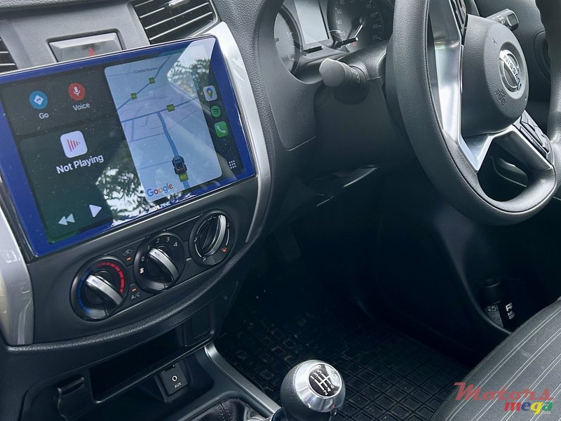2023' Nissan Navara photo #3