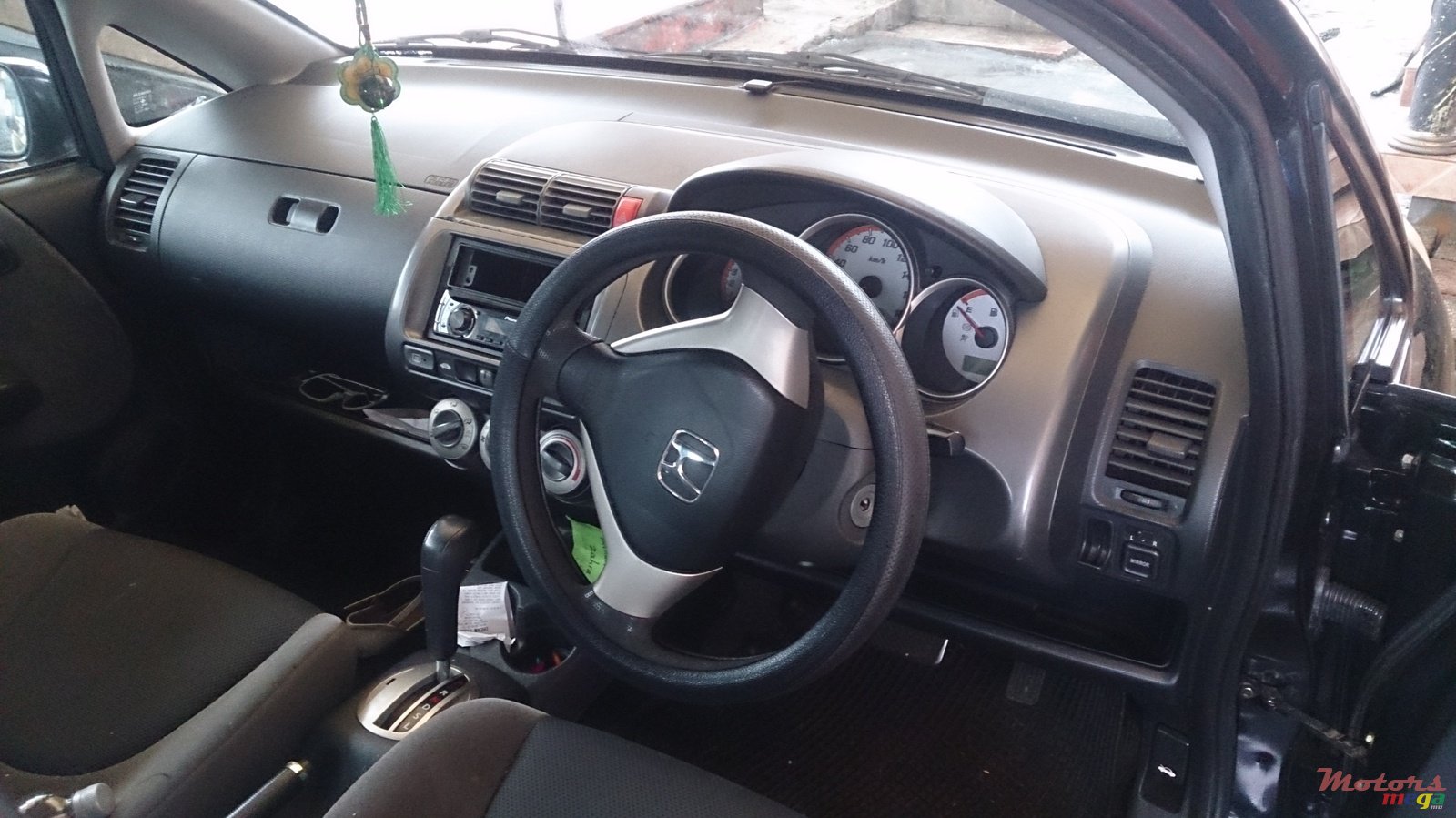 2004' Honda Fit photo #1