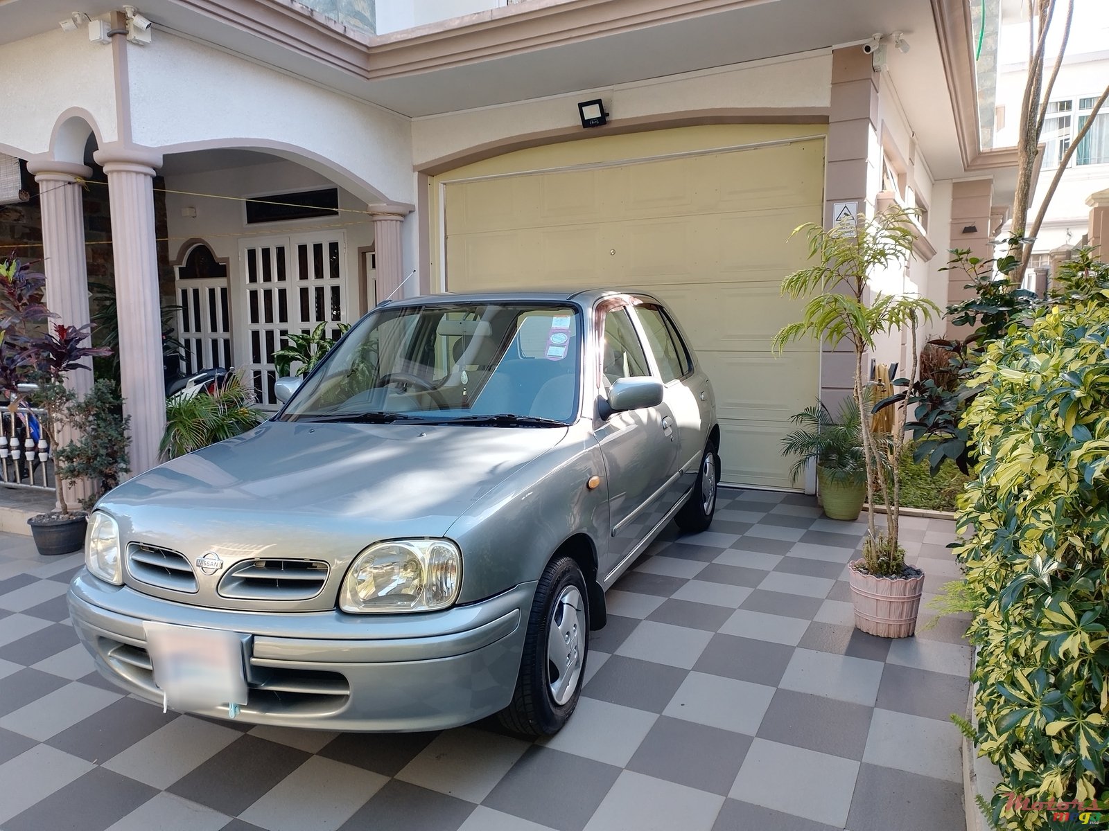 2001' Nissan photo #2