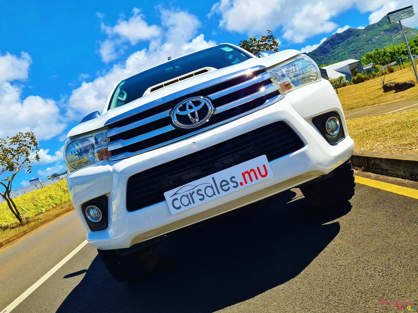 2016' Toyota Hilux Revo 3.0 photo #1