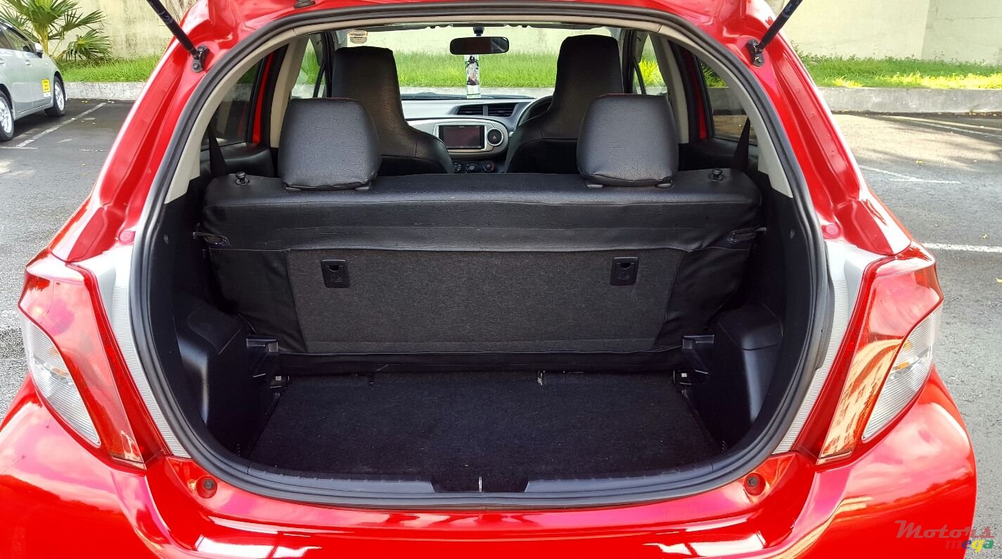 2011' Toyota Vitz photo #5