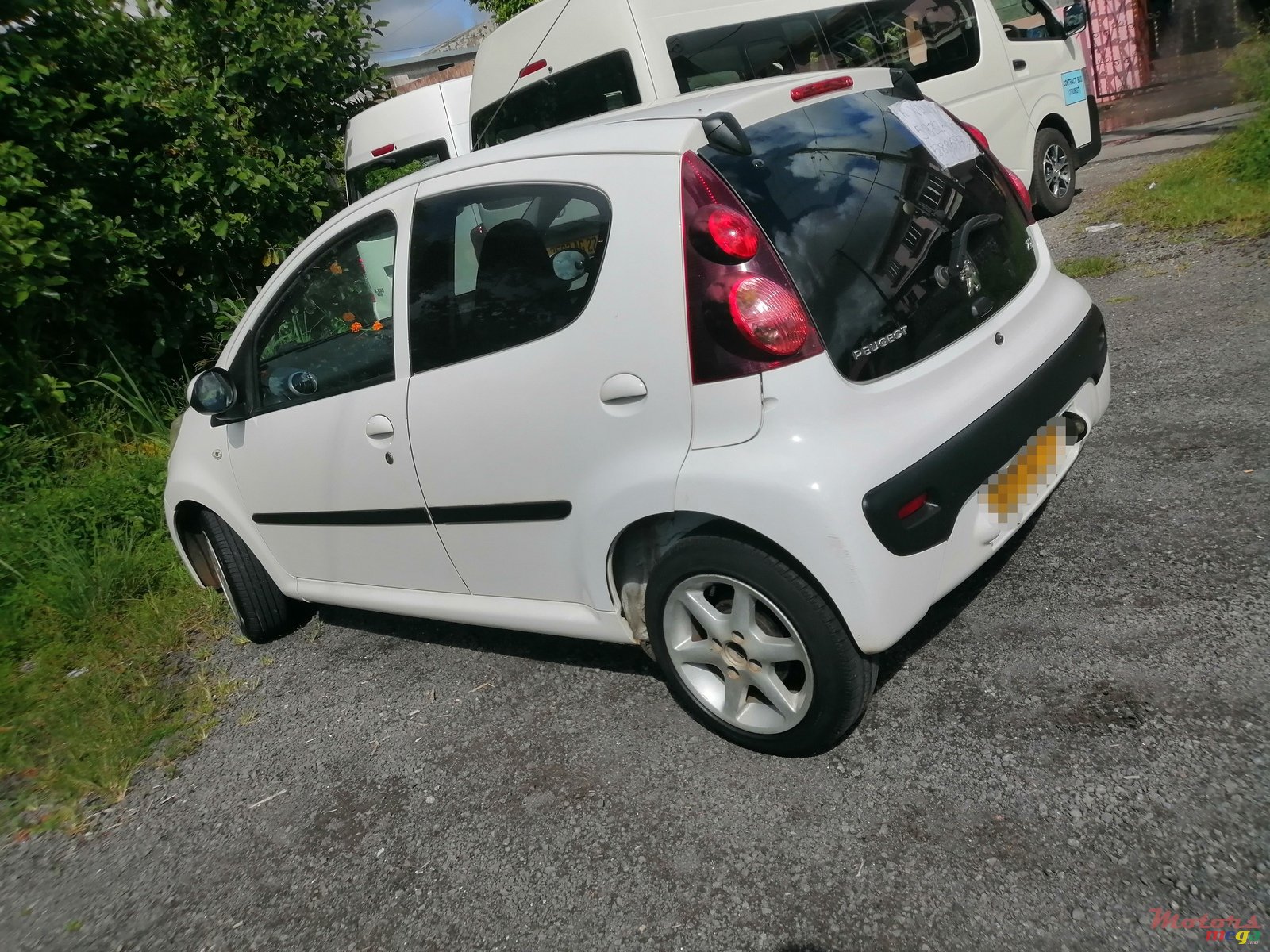 2012' Peugeot 107 photo #4