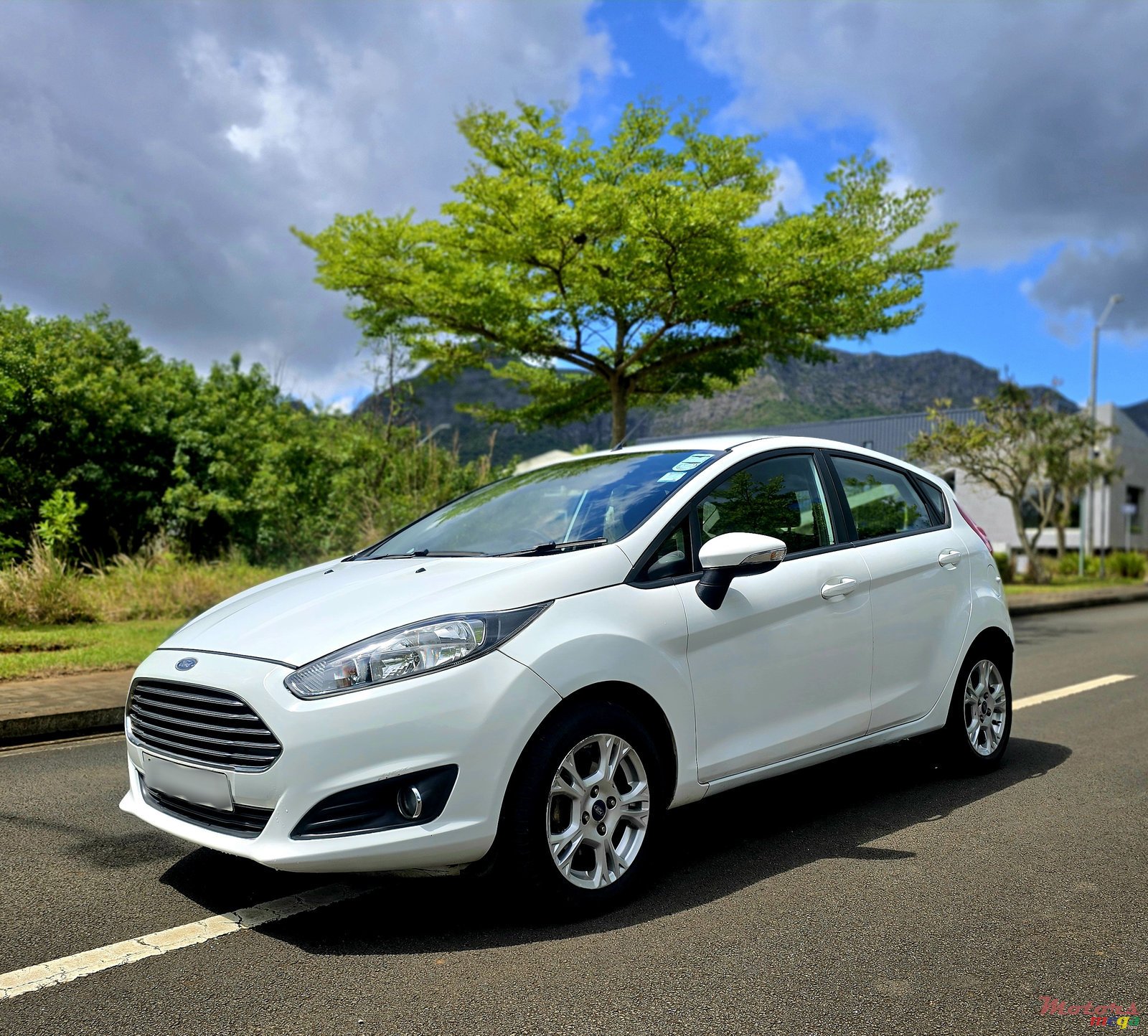 2014' Ford Fiesta photo #2