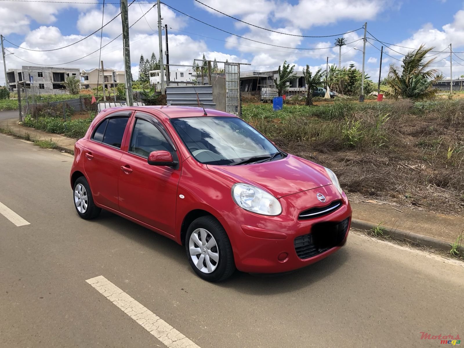 2012' Nissan photo #3