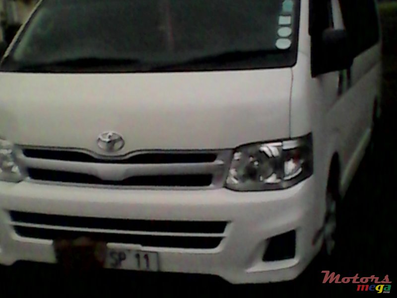 2011' Toyota HiAce photo #1