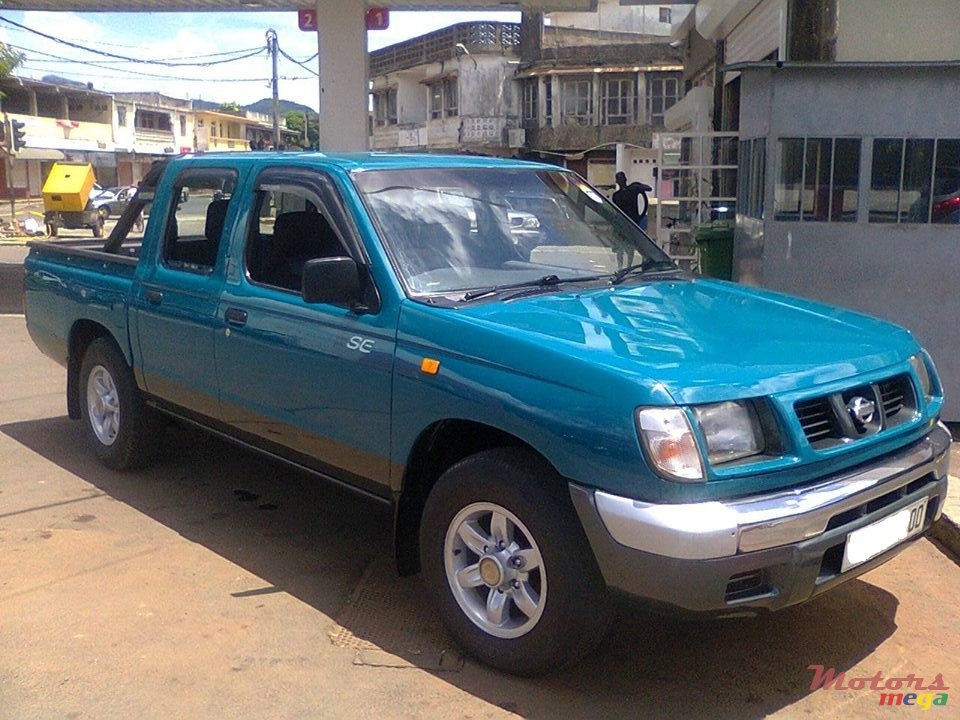 2000' Nissan Hardbody photo #1