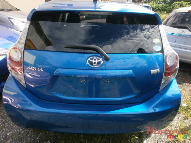 2013' Toyota Prius Plug-in Hybrid AQUA photo #3