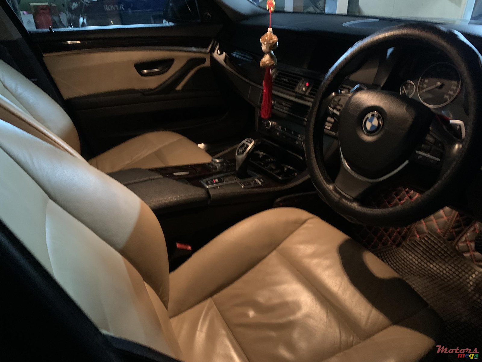 2011' BMW 523 photo #5