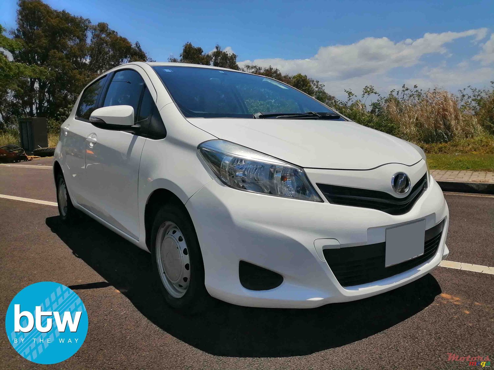 2011' Toyota Vitz Automatic photo #1