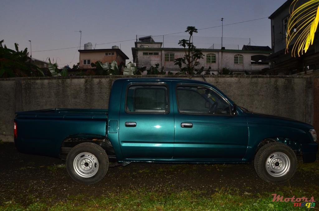 2002' Toyota photo #4