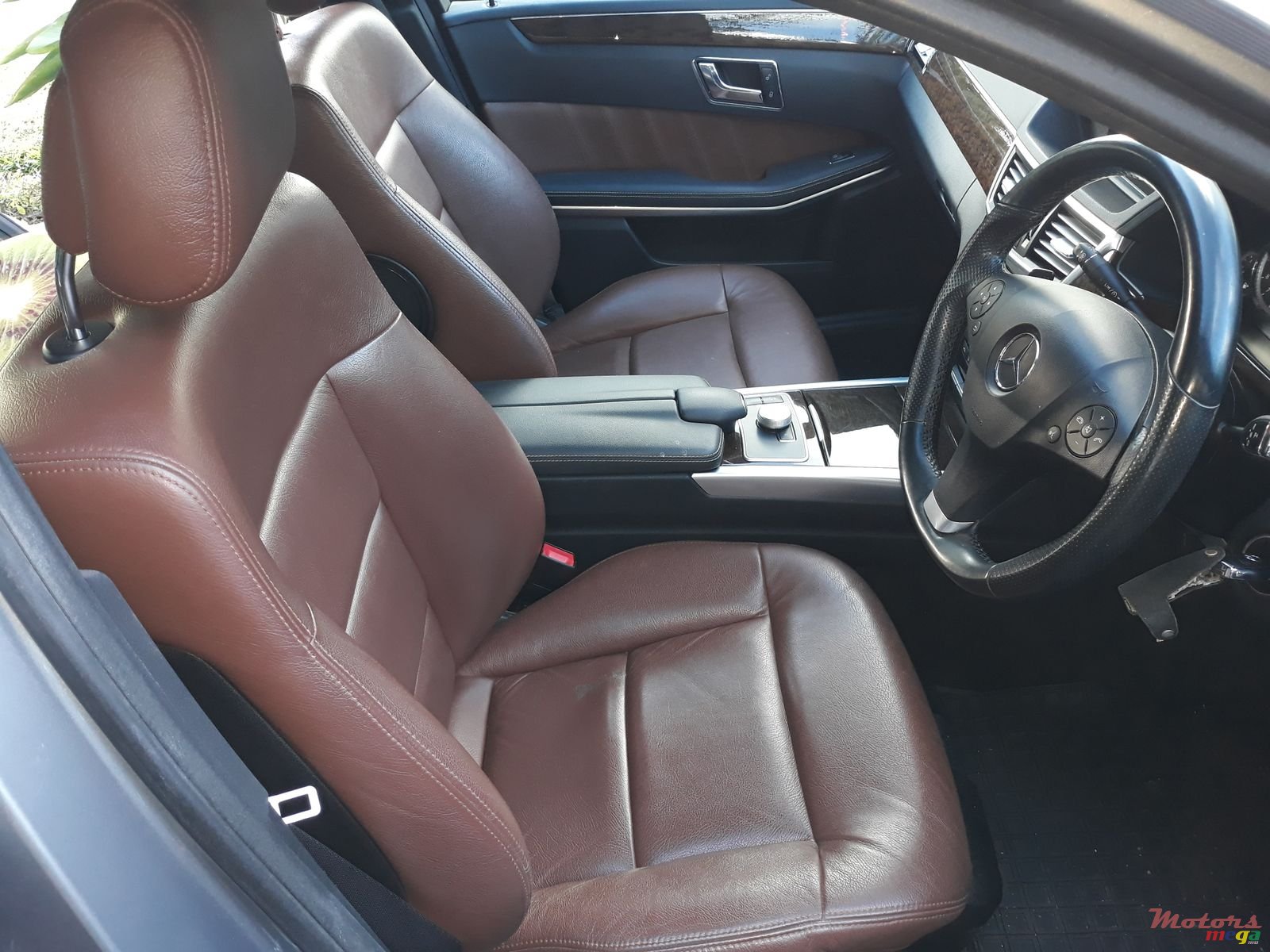 2011' Mercedes-Benz E-Class E250 photo #5