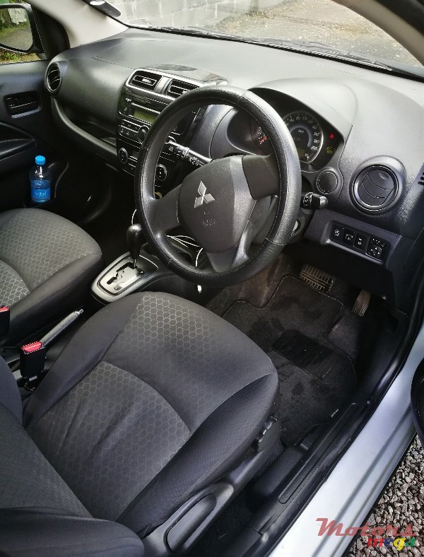 2012' Mitsubishi Mirage photo #3